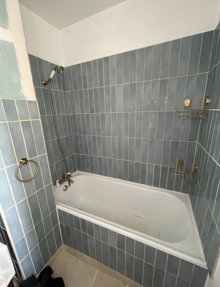 une rénovation de salle bain par plombier à Langon